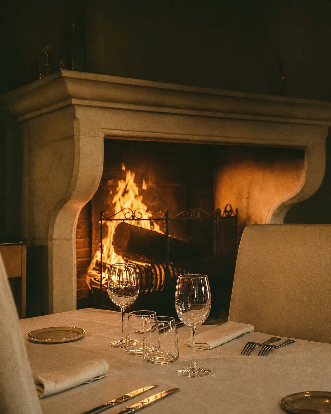 L'hiver aux Buisses : feu de cheminée, pierre chaude, carte plus généreuse.